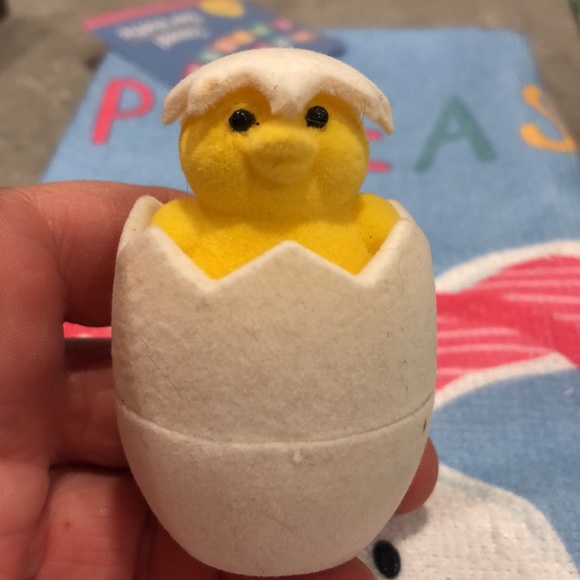 Avon Pearl earrings in the original Easter Egg Box! - Picture 2 of 6